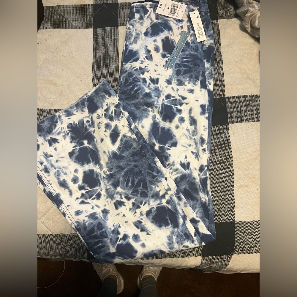 NWT Women’s High rise /Flare Tinseltown pants